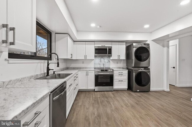 Building Photo - 2146 Woodford Rd