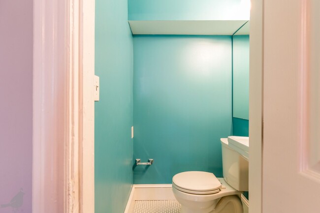 Building Photo - Classy Columbia Heights Row Home! 1/2 Off ...