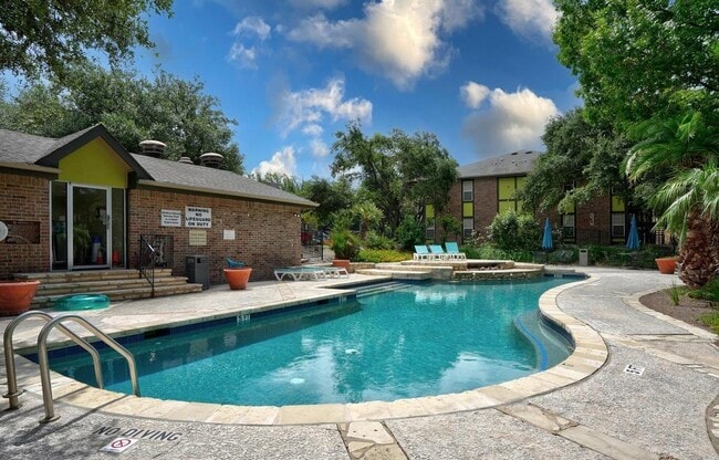 Building Photo - 7685 Northcross Dr