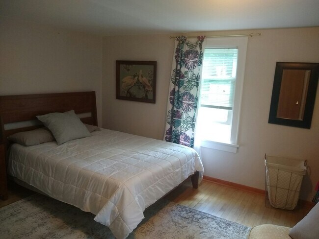 Building Photo - 2035 E Dayton St