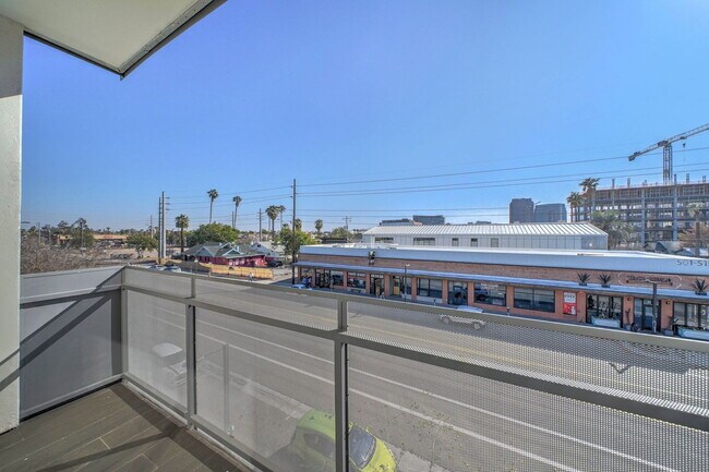 Building Photo - 504 E Roosevelt St