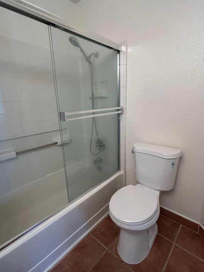 Building Photo - Beautiful 3 bedroom Home