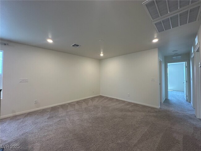 Building Photo - 6988 Sylmar Ave