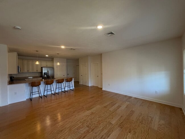 Building Photo - Danvers Updated 3 Bed 2 Bath | Top Floor Condo | Avail Now