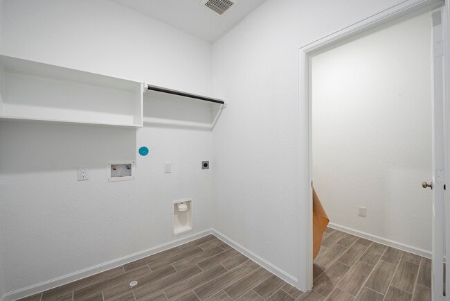 Building Photo - 585 Dry Fork Ln