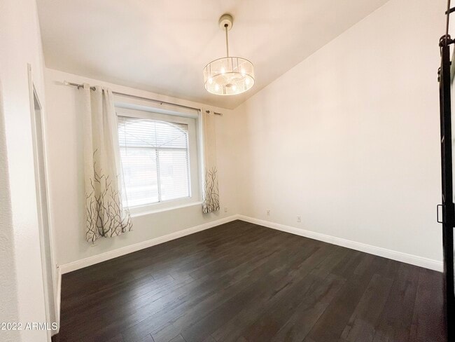 Building Photo - 500 N Roosevelt Ave