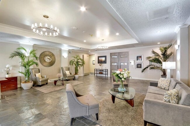 Building Photo - Gorgeous 14th Floor 2 Bd, 2 Bath Condo Available Now!