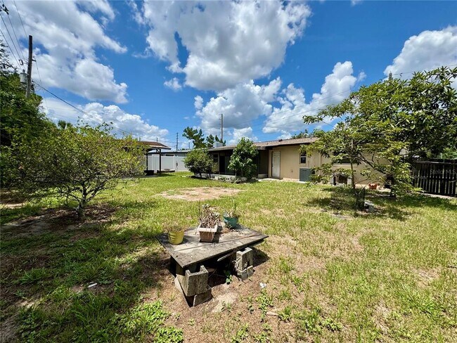 Building Photo - 775 Hillview Dr