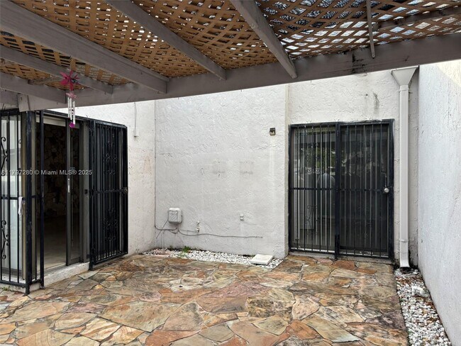 Building Photo - 744 NW 106th Ave