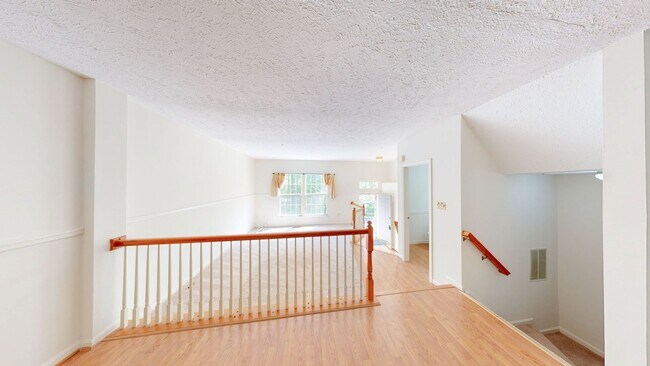 Building Photo - READY TO GO 3 LVL - 3 bed + 2 full and 2 half bath TH