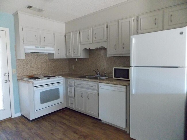 Building Photo - 140 Lanier Dr