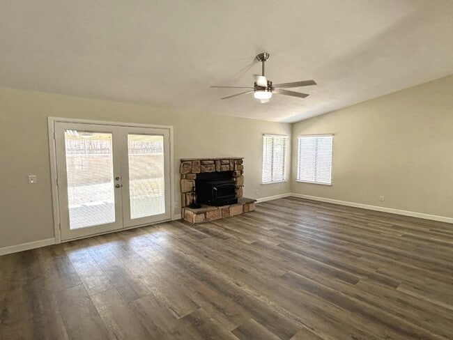 Building Photo - 13635 Elm St