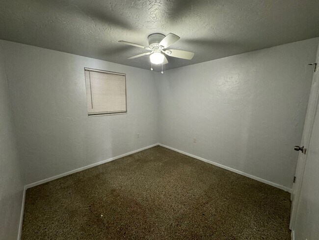 Building Photo - 321 9th St Dr W