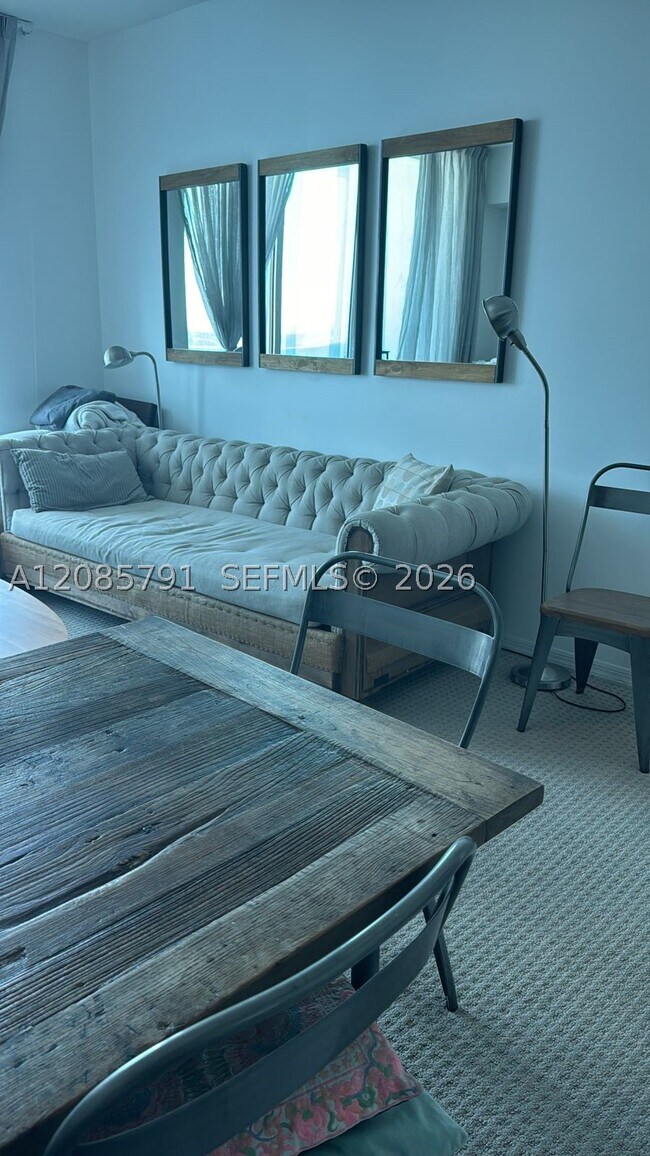 Building Photo - 950 Brickell Bay Dr