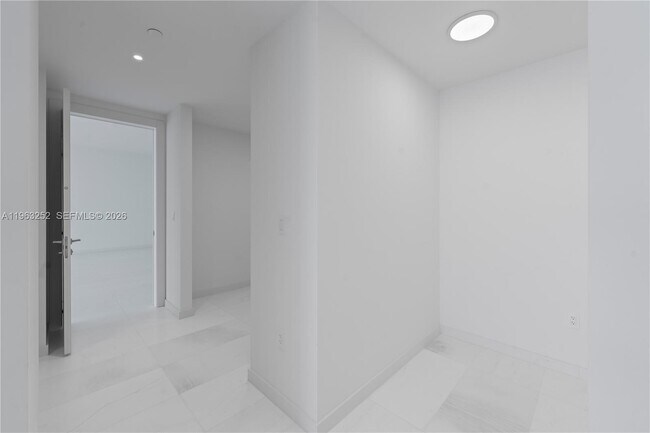 Building Photo - 300 Biscayne Blvd Way