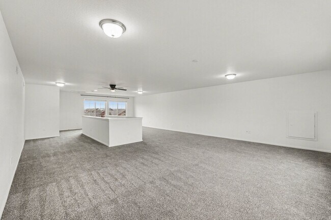 Building Photo - Stunning 4bed/3bath Oakwood Model Home in Erie