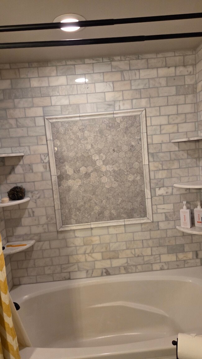 Building Photo - 9500 Fox Valley Dr