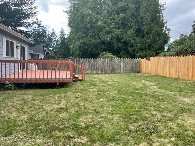 Building Photo - Single Level Useless Bay Home with Bonus Room!