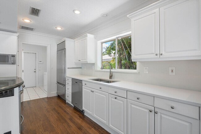 Building Photo - 263 S Maya Palm Dr