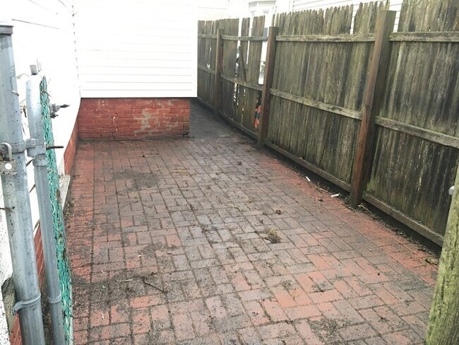 Building Photo - 254 Broadway