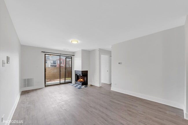 Building Photo - 1955 N Hicks Rd