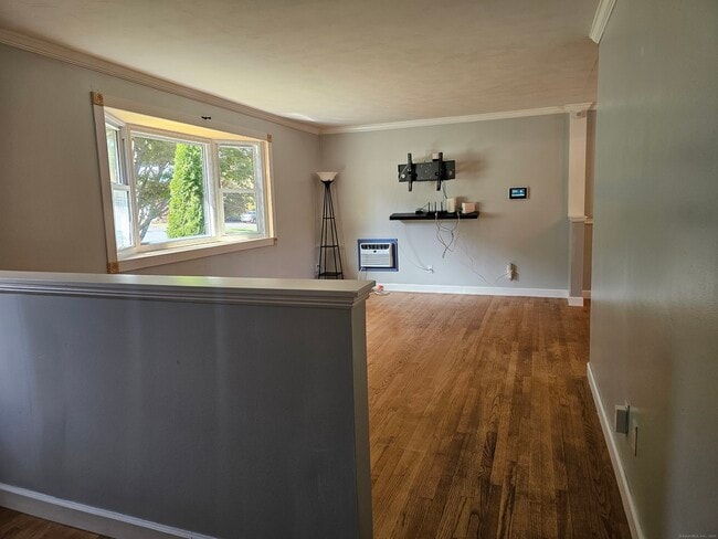 Building Photo - 222 Crest St