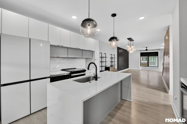 Building Photo - 215 Freeland Ln