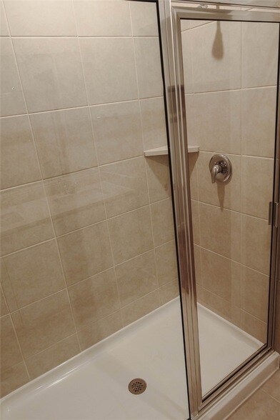 Building Photo - 16 Courageous Side Way