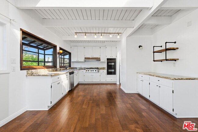 Building Photo - 3900 Pacific Ave