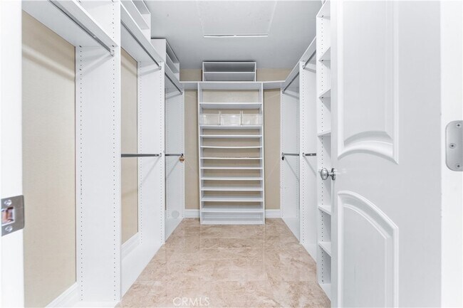 Building Photo - 24832 Los Gatos Dr