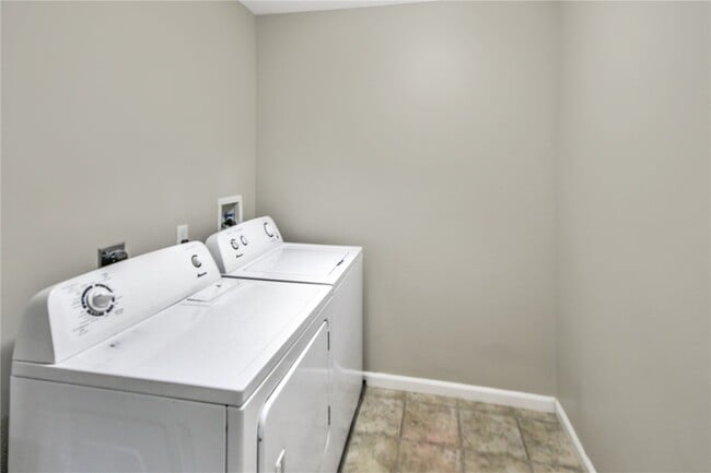 Building Photo - 139 Stonewall Creek Dr