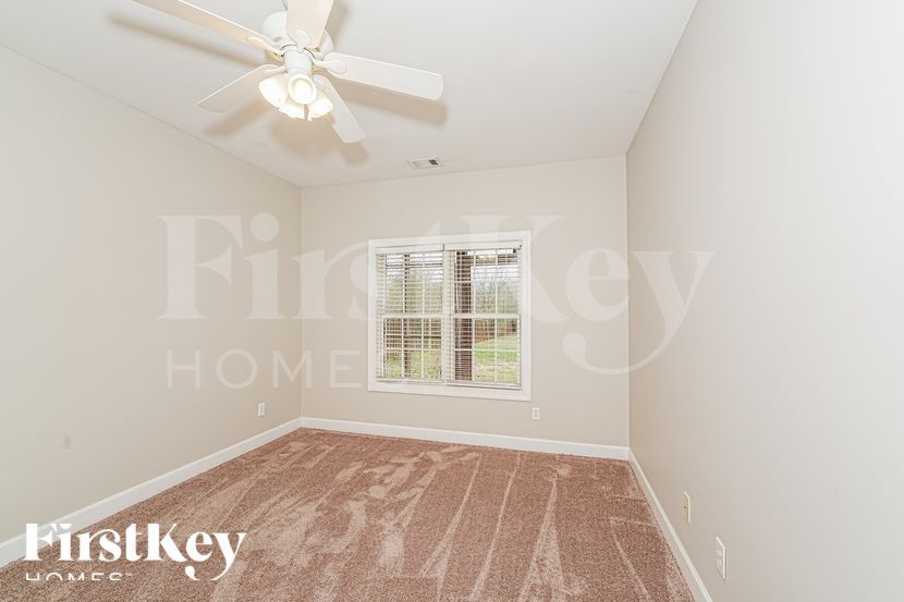 Building Photo - 136 Silverstone Ln