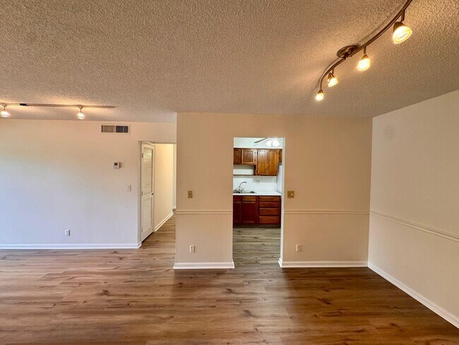 Building Photo - 9815 Pineapple Tree Dr
