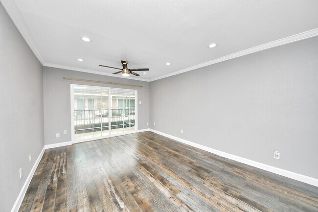 Building Photo - 2224 S Piney Point Rd