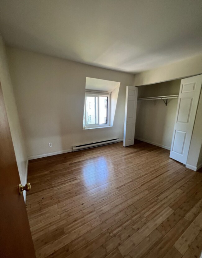 Building Photo - Beautiful 2 Bed Right in Jeffries Point