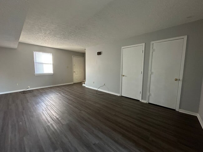 Building Photo - 2 Bedrooms 1.5 baths Townhouse, Kingsport TN