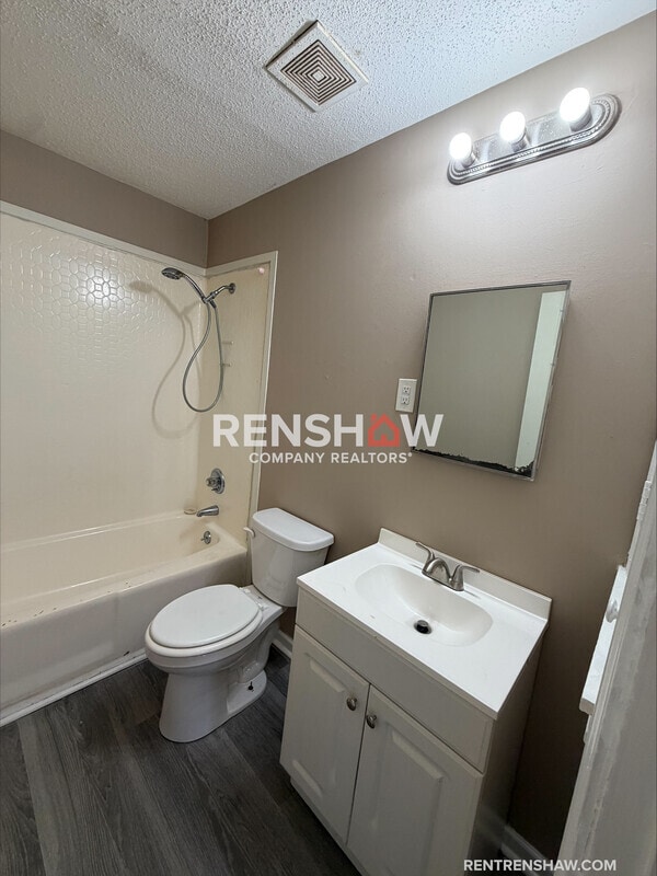 Building Photo - 16 Red Oak Cove