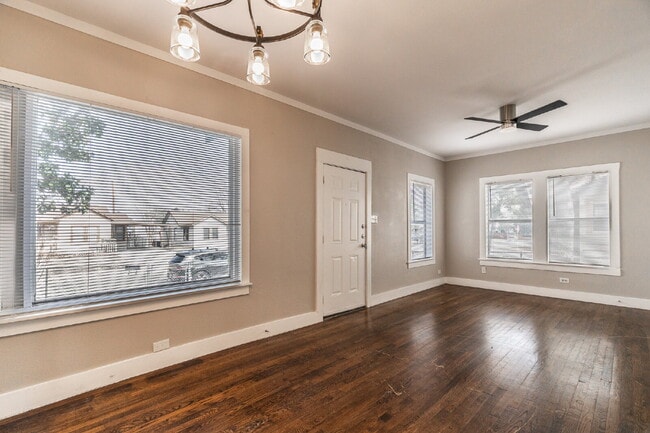 Building Photo - 206 Hoover Ave