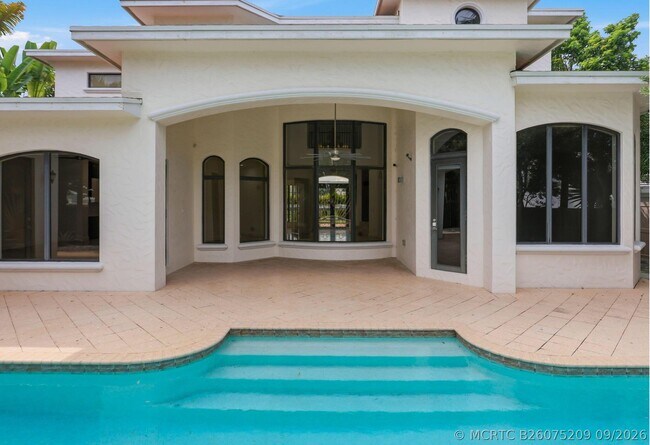 Building Photo - 260 NE Wavecrest Ct