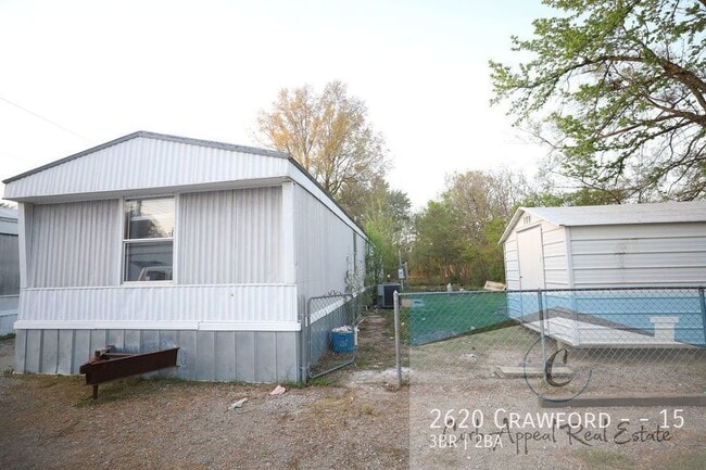 Building Photo - 2620 Crawford Dr