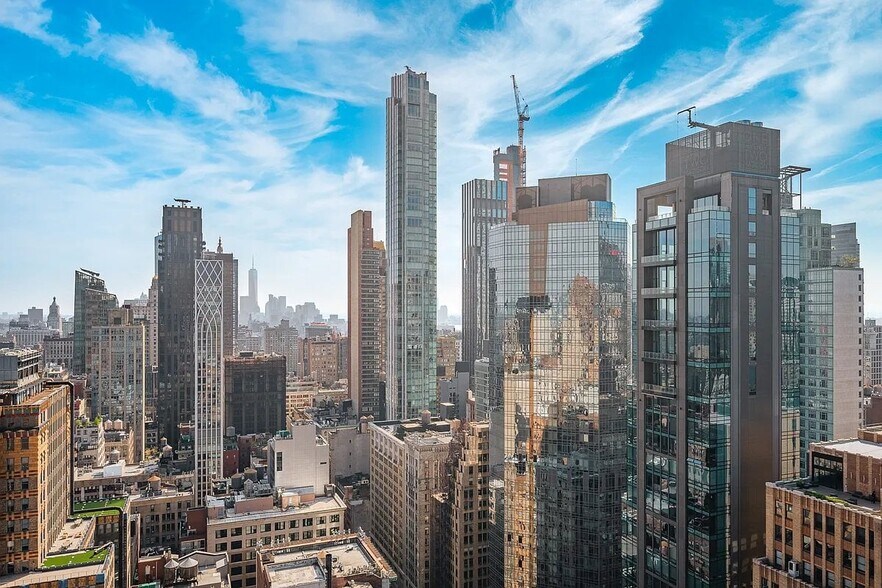 Building Photo - 49 E 34th St