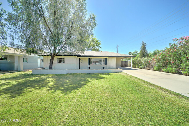 Primary Photo - 4201 E Avalon Dr