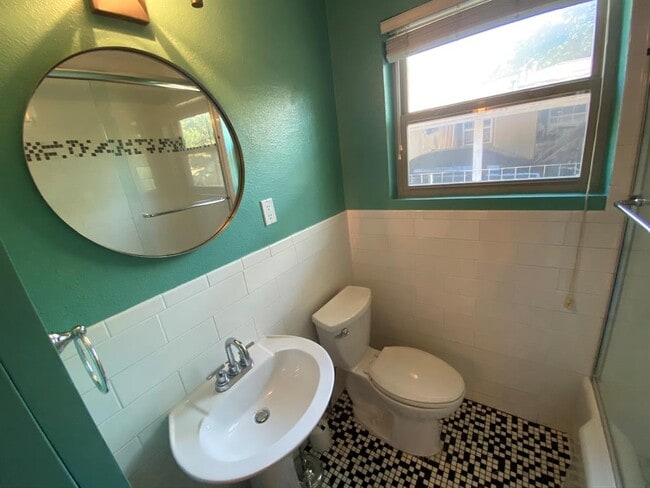 Building Photo - 1415 Bentwood Rd