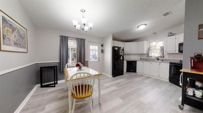 Building Photo - 1519 Hillcrest Dr