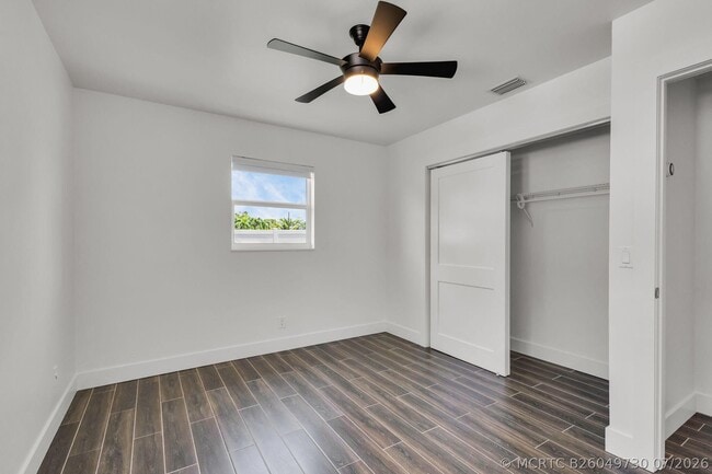 Building Photo - 204 W Whitney Dr