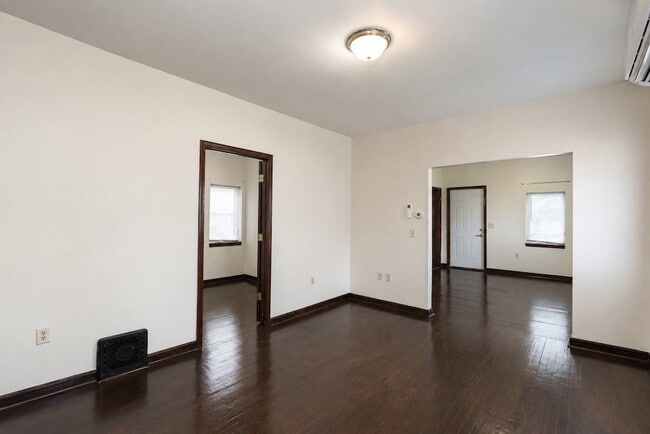 Building Photo - 312 E North St