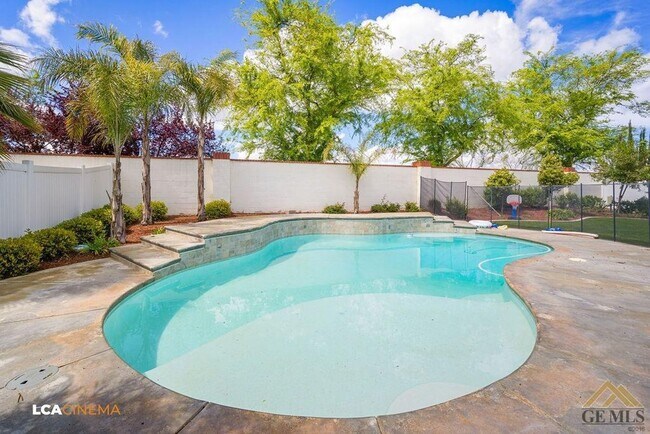 Building Photo - Luxury Living in Windermere Seven Oaks: Modern 5 Bed, 3 Bath Home with Pool, Solar, and Gated Nei...