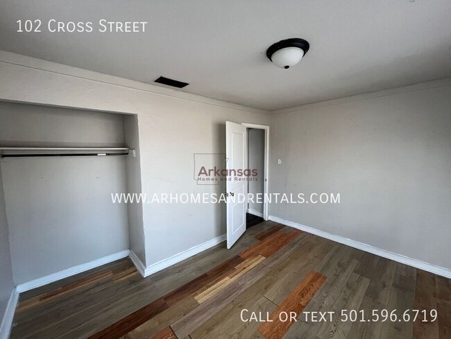 Building Photo - 102 Cross St