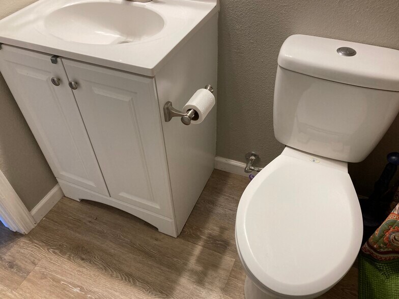 Building Photo - 5021 N Pinon Dr