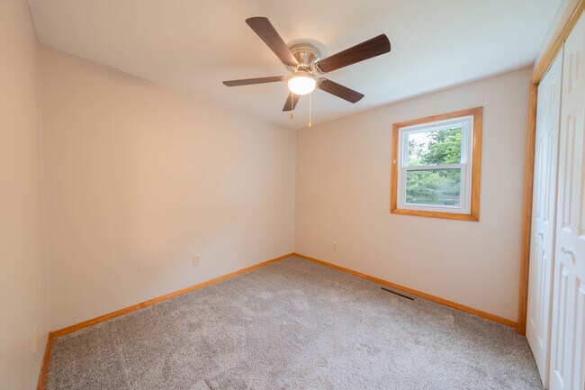 Building Photo - 7112 W 137th Ln
